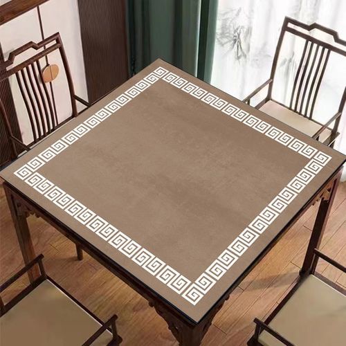 Vô số hình ảnh lưu danh trên cột rồng chống đỡ nhà bia Khiêm Cung Ký.